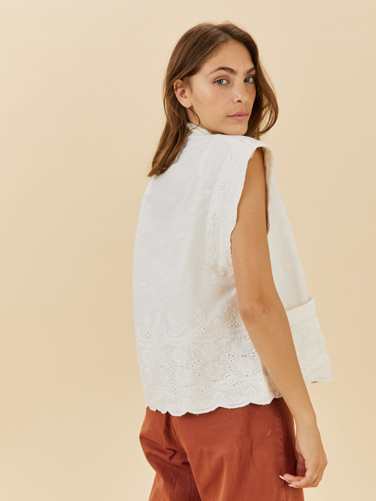 Schiffli Vest
