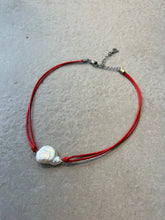 Load image into Gallery viewer, Sigi Pearl Choker - Red
