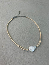 Load image into Gallery viewer, Sigi Pearl Choker - White
